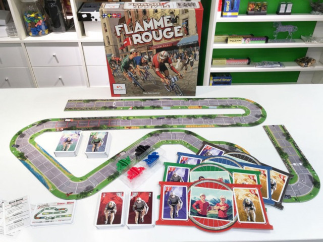 Picture of Flamme Rouge with its charming art and its jigsaw piece road assembled
